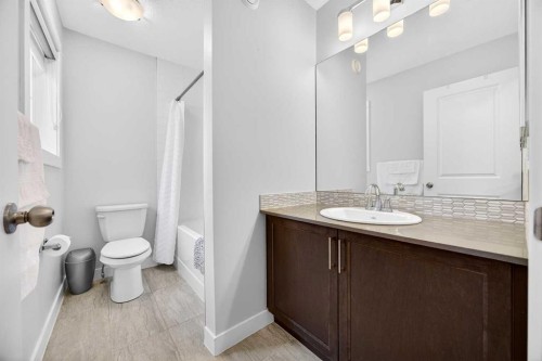68 Nolancrest Circle Nw, Calgary, AB - Indoor Photo Showing Bathroom