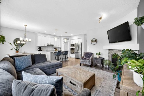 68 Nolancrest Circle Nw, Calgary, AB - Indoor Photo Showing Living Room