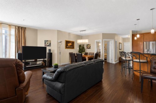 7305-14 Hemlock Crescent Sw, Calgary, AB - Indoor Photo Showing Living Room