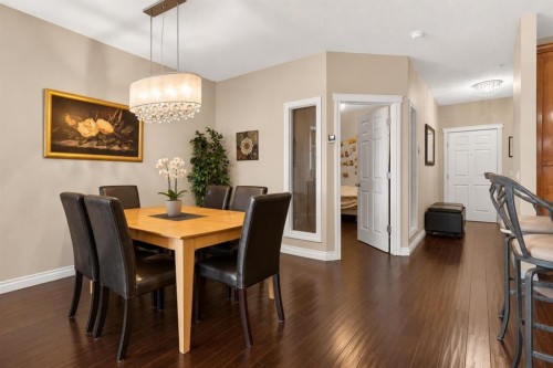 7305-14 Hemlock Crescent Sw, Calgary, AB - Indoor Photo Showing Dining Room