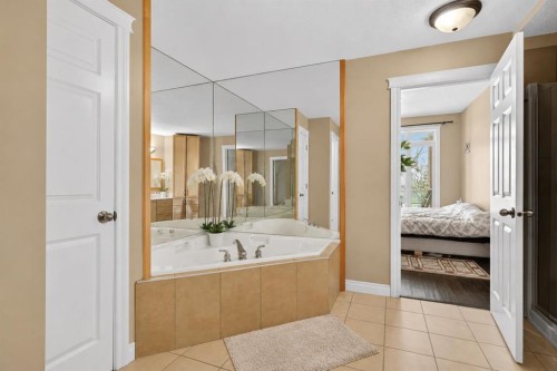 7305-14 Hemlock Crescent Sw, Calgary, AB - Indoor Photo Showing Bathroom