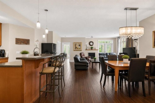 7305-14 Hemlock Crescent Sw, Calgary, AB - Indoor Photo Showing Dining Room