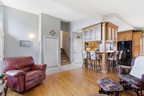 5012 Valiant Drive Nw, Calgary, AB - Indoor Photo Showing Living Room