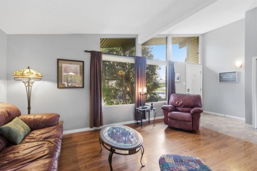 5012 Valiant Drive Nw, Calgary, AB - Indoor Photo Showing Living Room