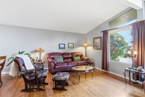 5012 Valiant Drive Nw, Calgary, AB - Indoor Photo Showing Living Room
