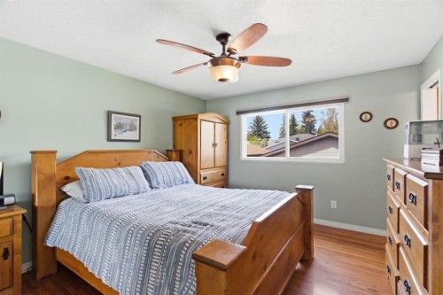 5012 Valiant Drive Nw, Calgary, AB - Indoor Photo Showing Bedroom