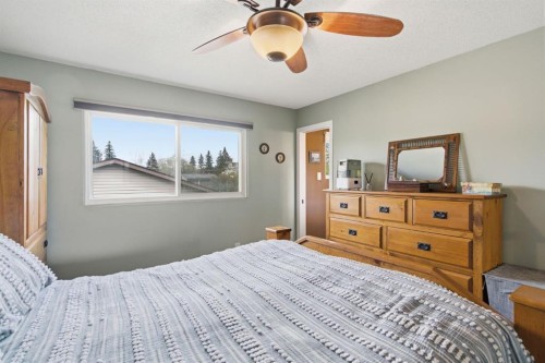 5012 Valiant Drive Nw, Calgary, AB - Indoor Photo Showing Bedroom