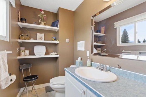 5012 Valiant Drive Nw, Calgary, AB - Indoor Photo Showing Bathroom
