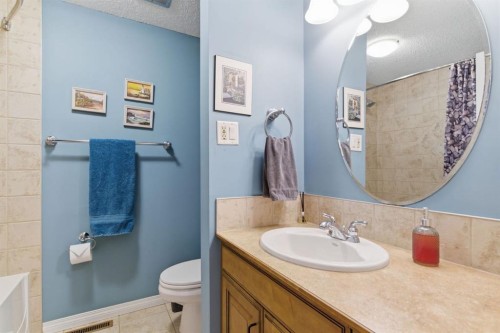 5012 Valiant Drive Nw, Calgary, AB - Indoor Photo Showing Bathroom