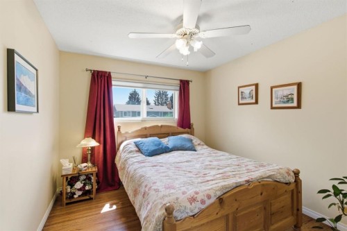 5012 Valiant Drive Nw, Calgary, AB - Indoor Photo Showing Bedroom