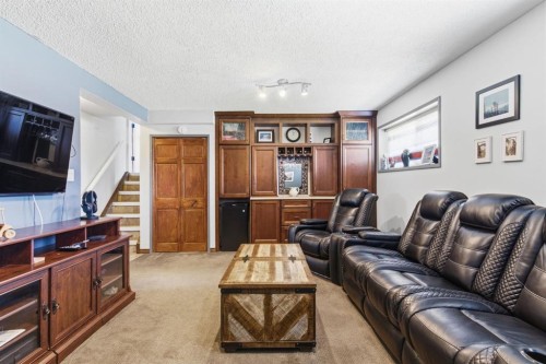 5012 Valiant Drive Nw, Calgary, AB - Indoor Photo Showing Living Room