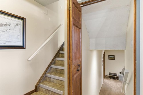 5012 Valiant Drive Nw, Calgary, AB - Indoor Photo Showing Other Room
