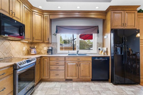 5012 Valiant Drive Nw, Calgary, AB - Indoor Photo Showing Kitchen With Double Sink