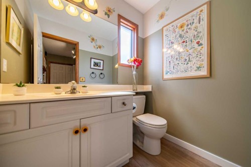 76 Sunset Crescent, Okotoks, AB - Indoor Photo Showing Bathroom