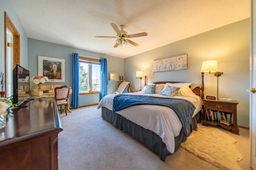 76 Sunset Crescent, Okotoks, AB - Indoor Photo Showing Bedroom