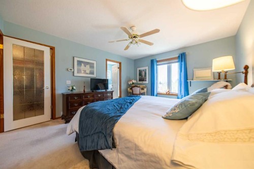 76 Sunset Crescent, Okotoks, AB - Indoor Photo Showing Bedroom