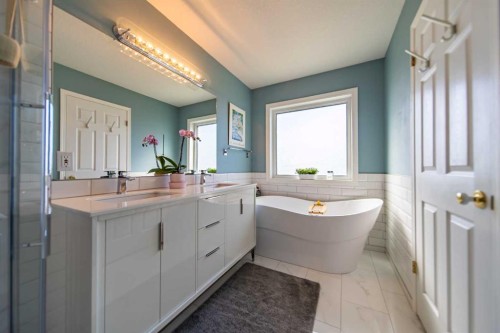 76 Sunset Crescent, Okotoks, AB - Indoor Photo Showing Bathroom