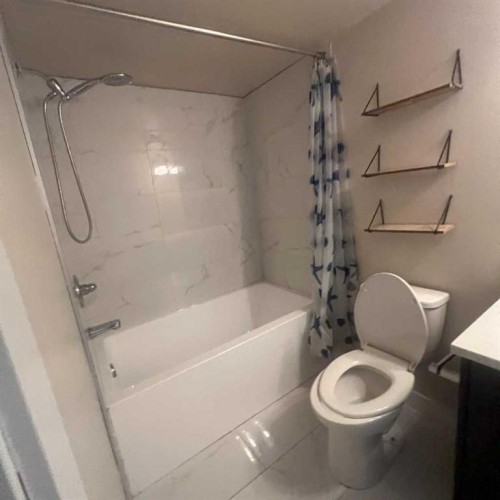 140 Martindale Boulevard Ne, Calgary, AB - Indoor Photo Showing Bathroom