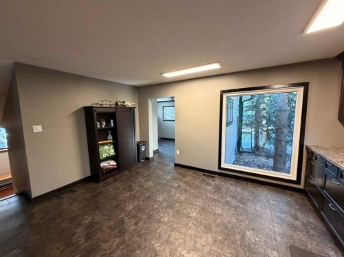987 1 Avenue, Sundre, AB - Indoor Photo Showing Other Room