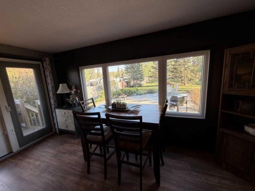 987 1 Avenue, Sundre, AB - Indoor Photo Showing Dining Room