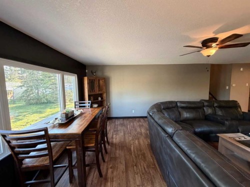 987 1 Avenue, Sundre, AB - Indoor