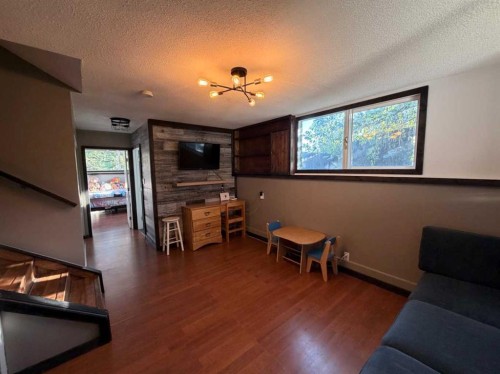 987 1 Avenue, Sundre, AB - Indoor Photo Showing Other Room