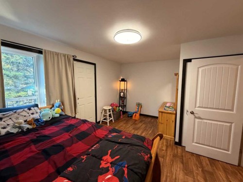 987 1 Avenue, Sundre, AB - Indoor