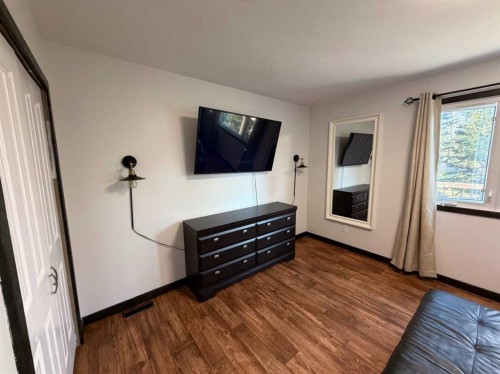 987 1 Avenue, Sundre, AB - Indoor
