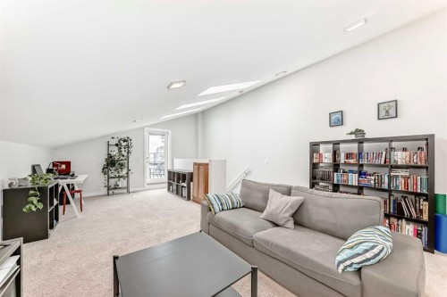 67 30 Avenue Sw, Calgary, AB - Indoor Photo Showing Other Room