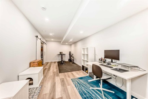 67 30 Avenue Sw, Calgary, AB - Indoor Photo Showing Office