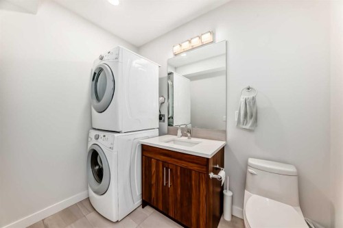 67 30 Avenue Sw, Calgary, AB - Indoor Photo Showing Laundry Room