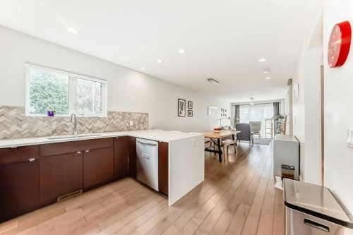 67 30 Avenue Sw, Calgary, AB - Indoor Photo Showing Kitchen