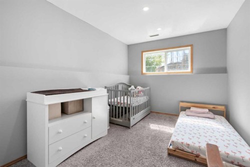 224A 5 Avenue, Strathmore, AB - Indoor Photo Showing Bedroom