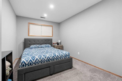 224A 5 Avenue, Strathmore, AB - Indoor Photo Showing Bedroom
