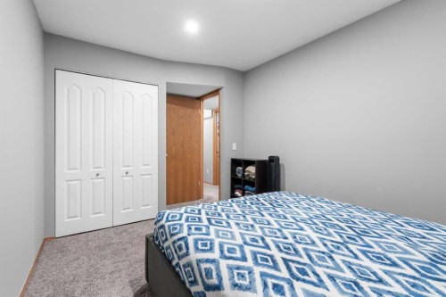 224A 5 Avenue, Strathmore, AB - Indoor Photo Showing Bedroom