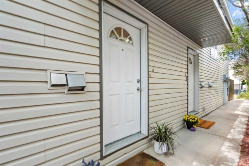 224A 5 Avenue, Strathmore, AB - Outdoor With Exterior