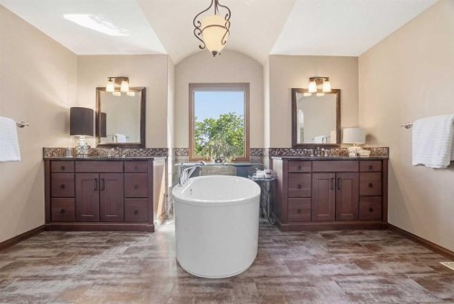 12 Aspen Cliff Close Sw, Calgary, AB - Indoor Photo Showing Bathroom