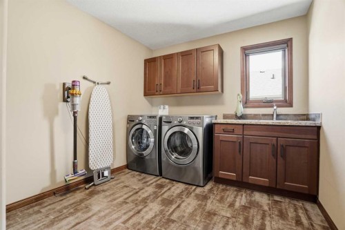 12 Aspen Cliff Close Sw, Calgary, AB - Indoor Photo Showing Laundry Room