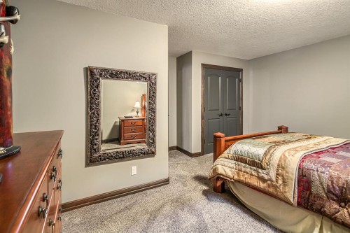 12 Aspen Cliff Close Sw, Calgary, AB - Indoor Photo Showing Bedroom