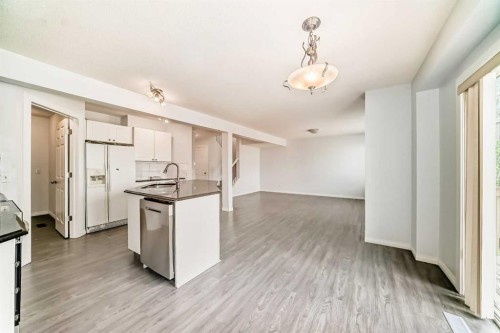 13 Harvest Park Place Ne, Calgary, AB - Indoor Photo Showing Kitchen