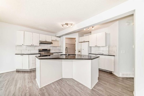 13 Harvest Park Place Ne, Calgary, AB - Indoor Photo Showing Kitchen