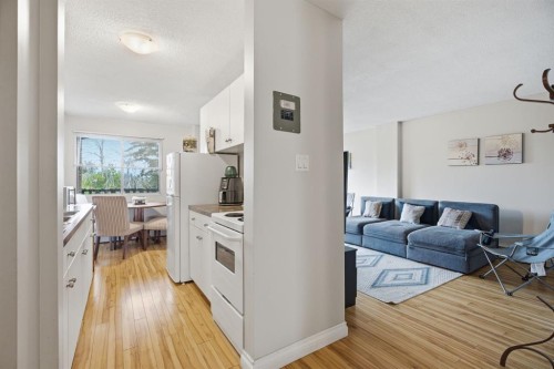 1405 17 Avenue Nw, Calgary, AB 