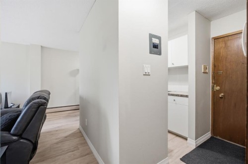 1405 17 Avenue Nw, Calgary, AB 