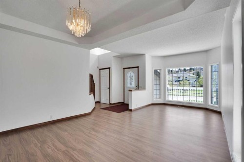 9143 Edgebrook Drive Nw, Calgary, AB - Indoor Photo Showing Other Room