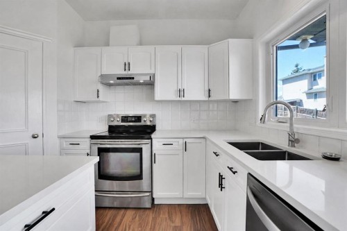 9143 Edgebrook Drive Nw, Calgary, AB - Indoor Photo Showing Kitchen With Stainless Steel Kitchen With Double Sink With Upgraded Kitchen