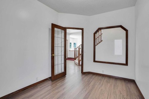 9143 Edgebrook Drive Nw, Calgary, AB - Indoor Photo Showing Other Room