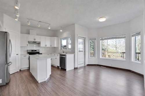 9143 Edgebrook Drive Nw, Calgary, AB - Indoor Photo Showing Kitchen With Stainless Steel Kitchen With Upgraded Kitchen