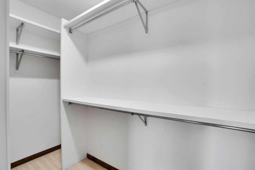 9143 Edgebrook Drive Nw, Calgary, AB - Indoor With Storage