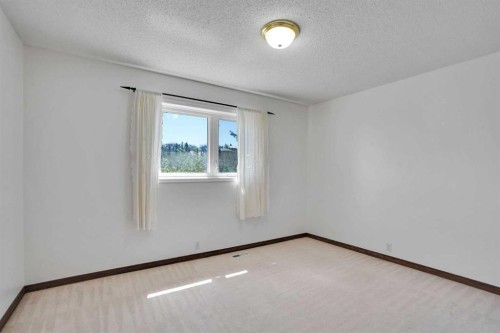 9143 Edgebrook Drive Nw, Calgary, AB - Indoor Photo Showing Other Room