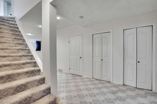 9143 Edgebrook Drive Nw, Calgary, AB - Indoor Photo Showing Other Room